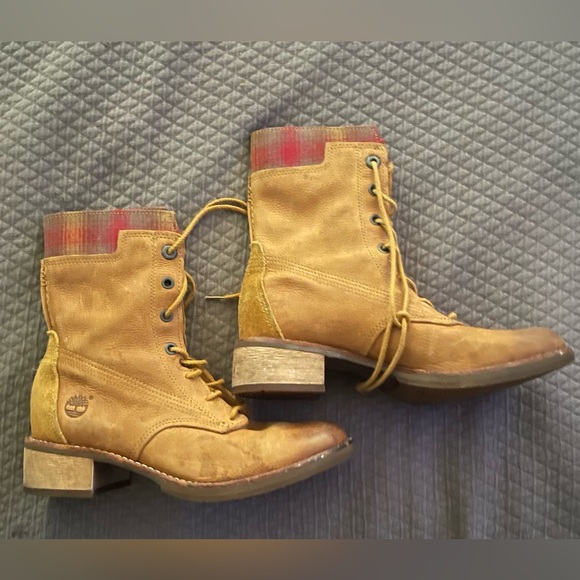 Timberland women’s lace up tan leather ankle boots size 6 NEVER WORN - Picture 2 of 3